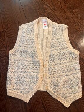 St. Michael’s Sleeveless Knit Cardigan Vest in Cream and Light Blue